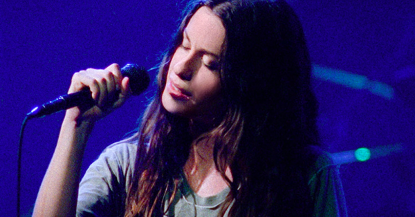 Alanis Morissette, Jack Johnson, Marshmello et Luke Combs au Bluesfest d’Ottawa. Des indices pour le FEQ?