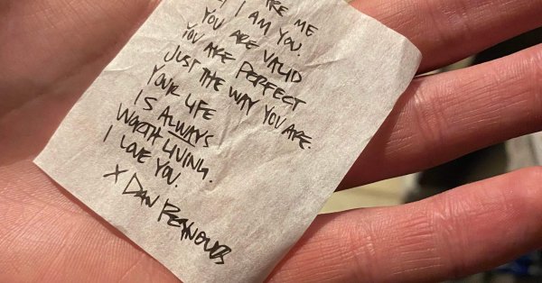 Dan Reynolds d’Imagine Dragons est tellement touchant! 