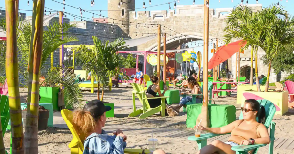 Place D’Youville se transforme en Plage D’Youville