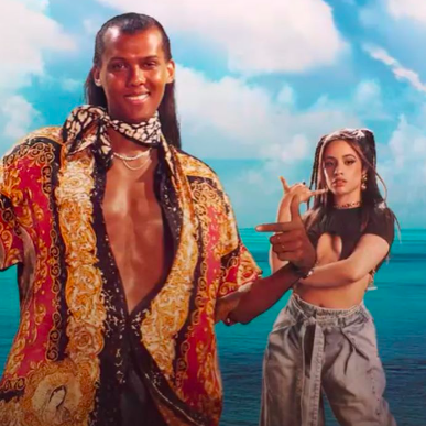 Les abdos de Stromae sont en plastique!