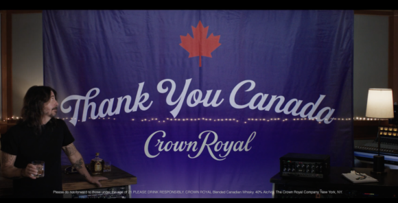 Dave Grohl parle de poutine dans une pub du Super Bowl