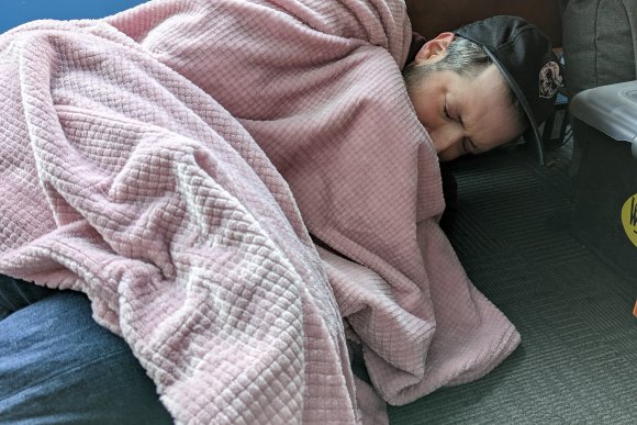 DERNIÈRE HEURE - Cet animateur de WKND 91,9 se fait dépouiller de son titre du plus grand fan de Weezer!