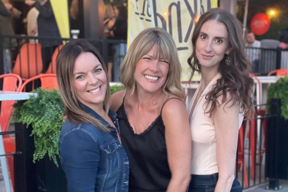 EXCLUSIF : Les filles de WKND posent sans le haut! 