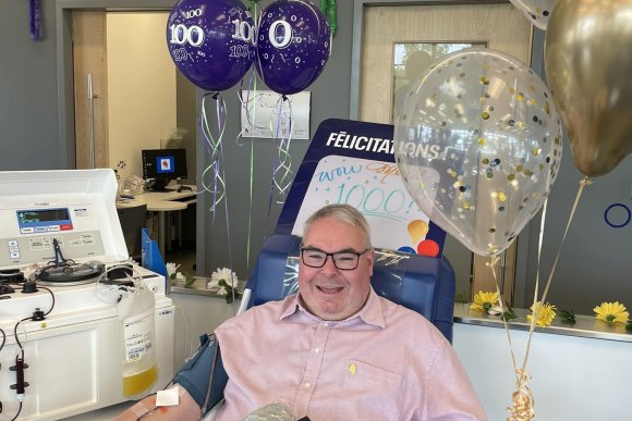 MARTIN BÉDARD RÉALISE SON 1000E DON À HÉMA-QUÉBEC