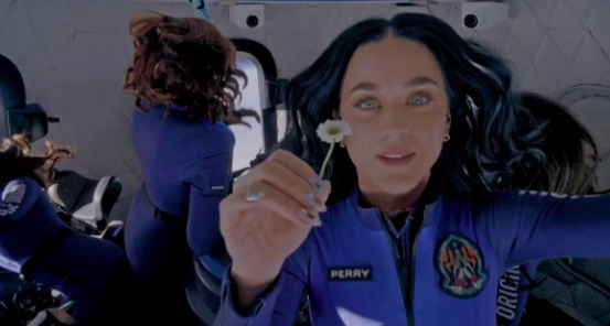 Le voyage spatial de Katy Perry suscite des réactions